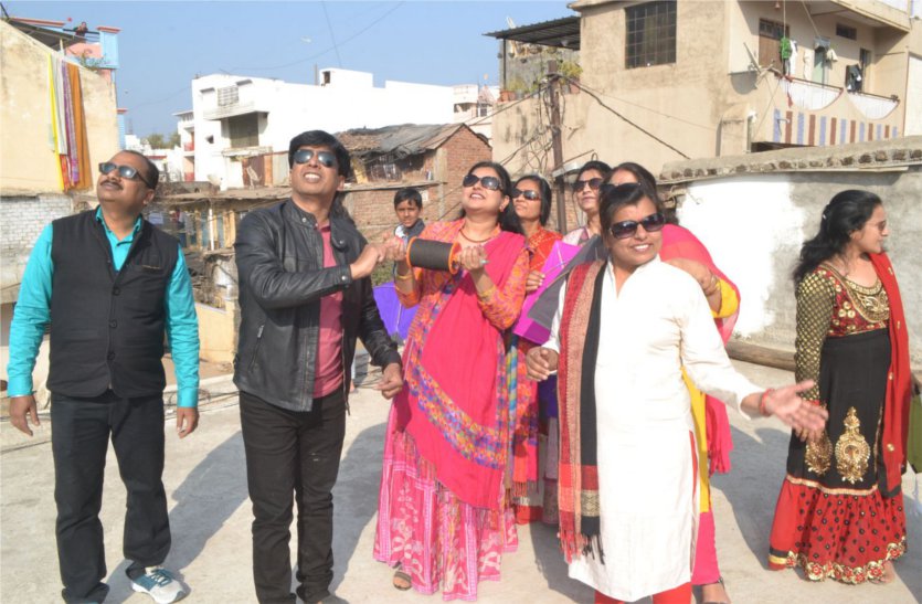 patrika आसमां पर लड़े खुशियों के पेच, डीजे पर जमकर थिरके युवा