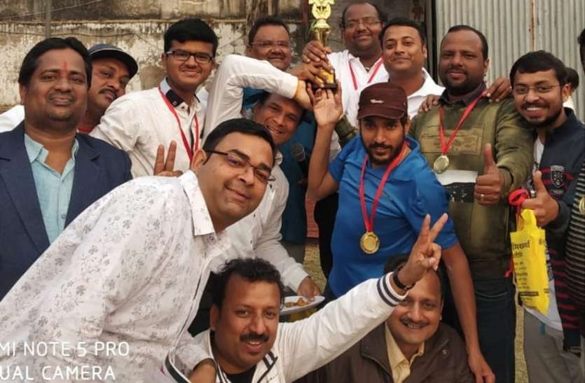 Agrawal nav Yuva Mandal won by 7 wickets in the Friendship Cricket मैत्री क्रिकेट मैच में अग्रवाल नवयुवक मंडल सात विकेट से विजयी