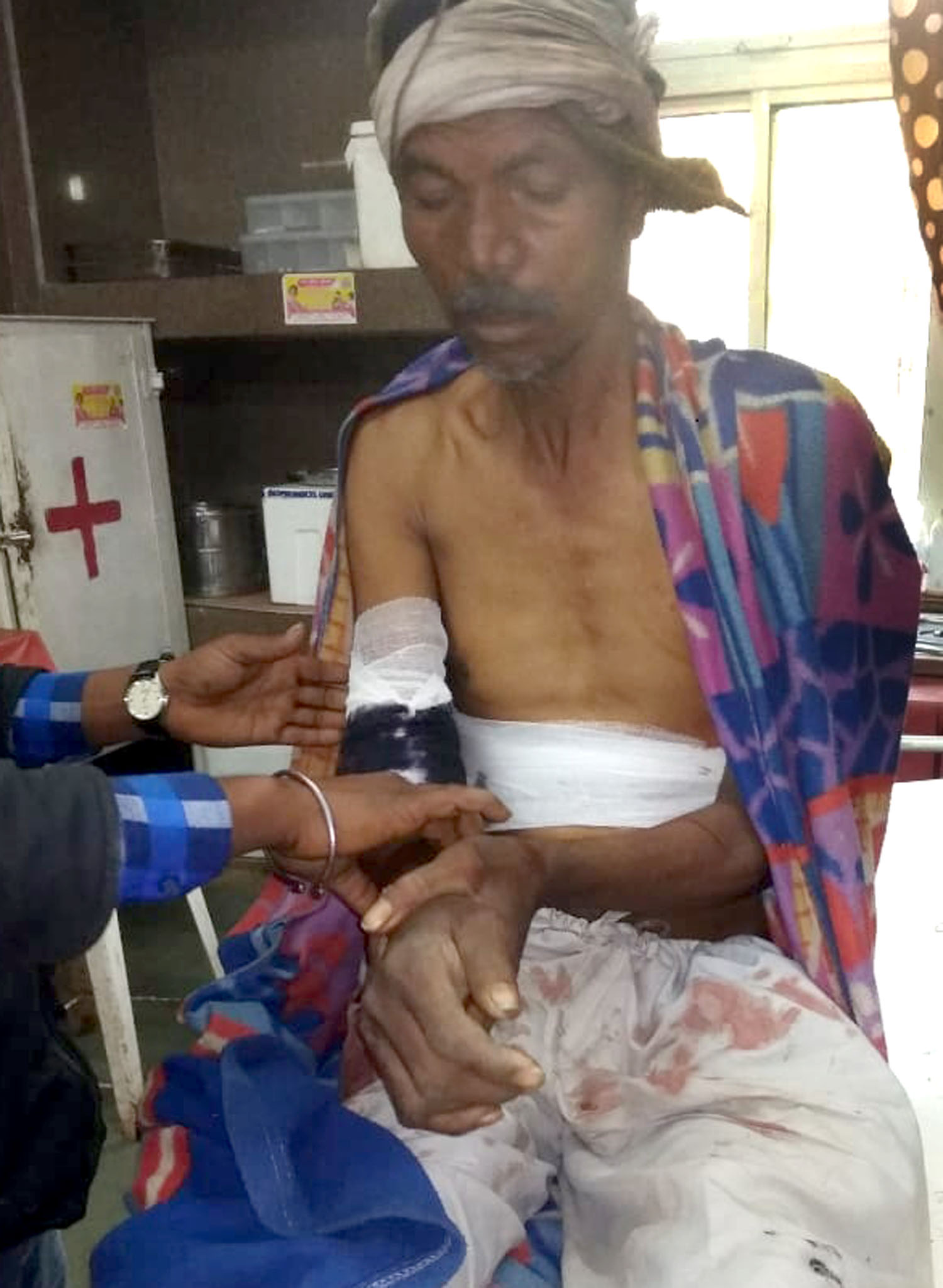 patrika news रात में खेत पर किसान ने आहट सुन जलाई टॉर्च, तो उसे ही मार दी गोली