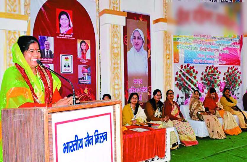 cabinet minister imarti devi महिलाएं सहनशील बनकर ही परिवार को संस्कारित करती हैं : मंत्री इमरती देवी