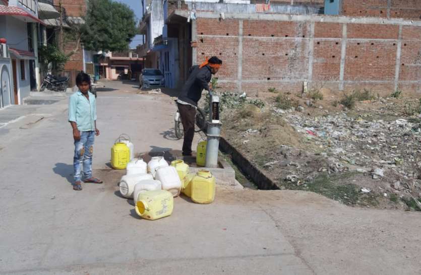 कई गांवों में अभी से करनी पड़ रही पानी के लिए कड़ी मशक्कत जनवरी में ही आने लगी जल संकट की आहट, नहीं चेते तो होगा भीषण जलसंकट
