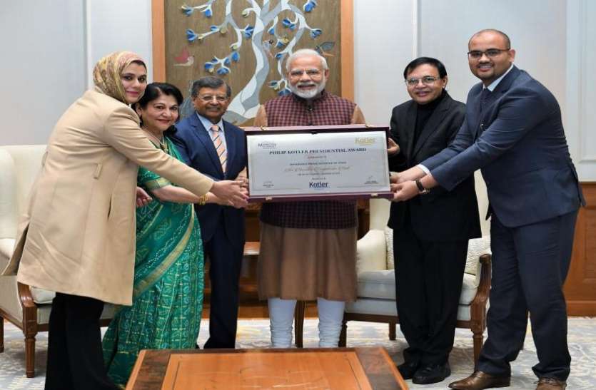 पीएम मोदी पहली बार 'फिलिप कोटलर प्रसिडेंसियल' सम्मान से सम्मानित पीएम मोदी 'फिलिप कोटलर प्रेसिडेंसियल' अवार्ड से सम्मानित, प्रभावशाली नेतृत्व के लिए मिला सम्मान