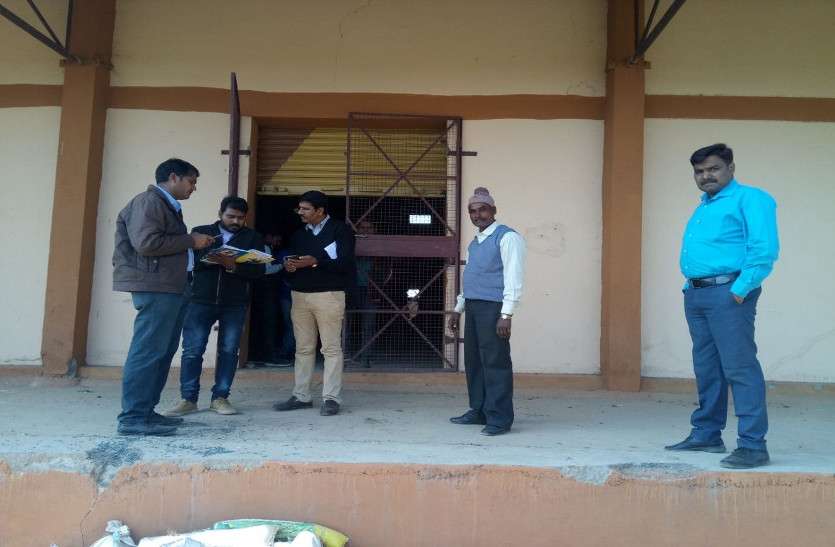 patrika वेयर हाउस में रखा सरकारी चना चोरी