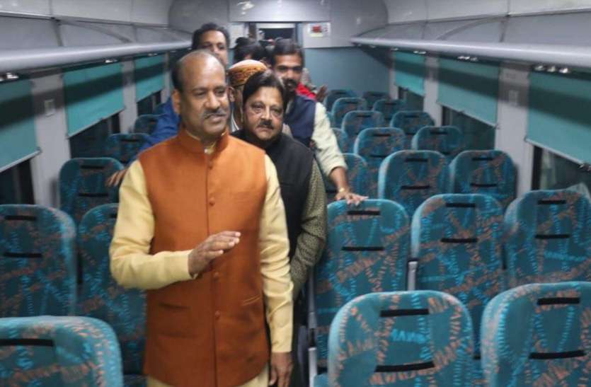 kota mp जनशताब्दी में सफर कर खुश हुए यात्री