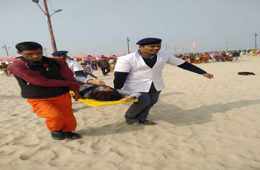 NDRF Team कुंभ में डूबती युवती को NDRF ने बचाया, पिता ने कहा हमारे लिए भगवान बन कर आये यह जवान