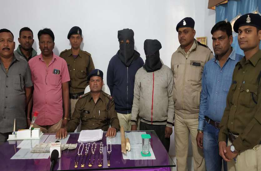 वारदात की गुत्थी का सुराग लगाने के लिए पुलिस ने मुखबिर लगाए थे ससुर- दामाद ने मिलकर रची थी साजिश फिर सराफा व्यवसायियों से लूट व जानलेवा हमला