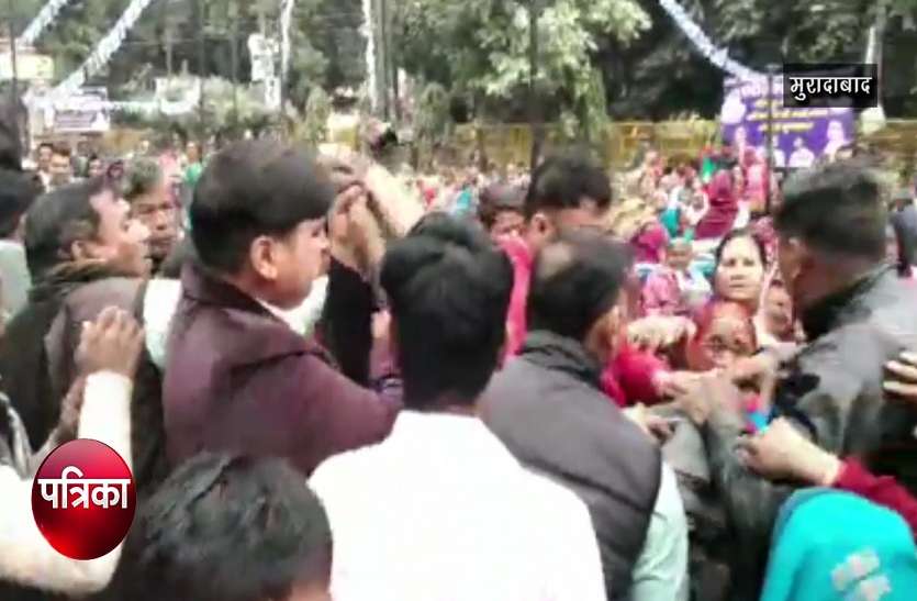 moradabad बसपा सुप्रीमो के जन्मदिन पर यहां हुआ कुछ ऐसा कि मच गई भगदड़