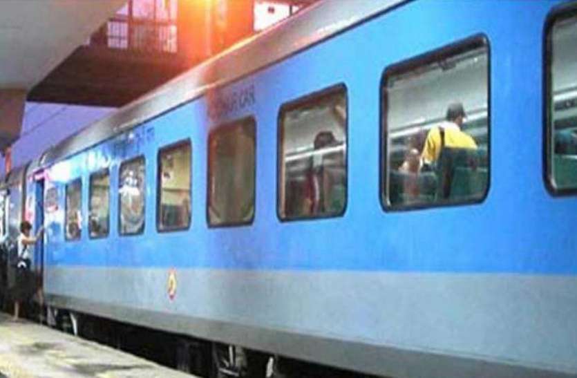 irctc Irctc: रिजर्वेशन से पहले जरूर देख लें फ्लाइट का टिकट, ट्रेन से सस्ती पड़ेगी ये फ्लाइट