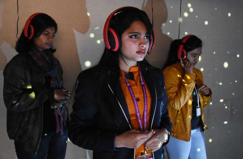 Artist Baaraan Ijlal who took the Change room concept in BLF 2019 कोई बात कहना चाहते हैं, कह नहीं पाते हैं तो Change Room में शेयर करें अपनी कहानी