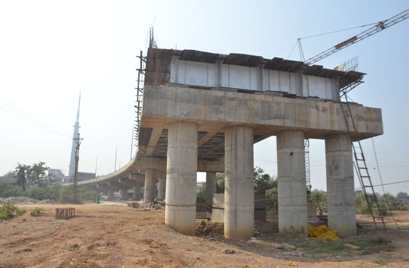ब्रिज आर्च ब्रिज पर शुरू हुआ आर्च बनाने का काम