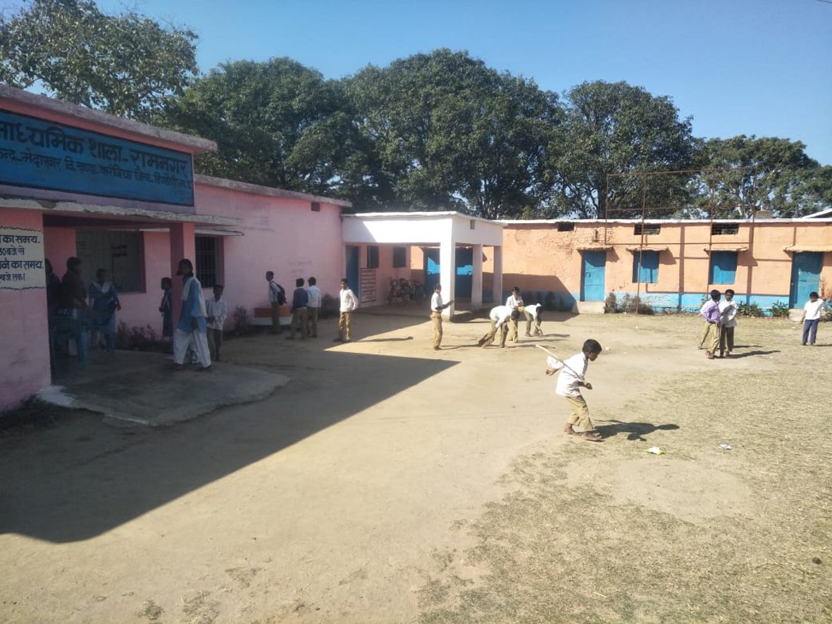 If there is a broom, कहीं झाडू लगा रहे तो कहीं पानी भर रहे बच्चे