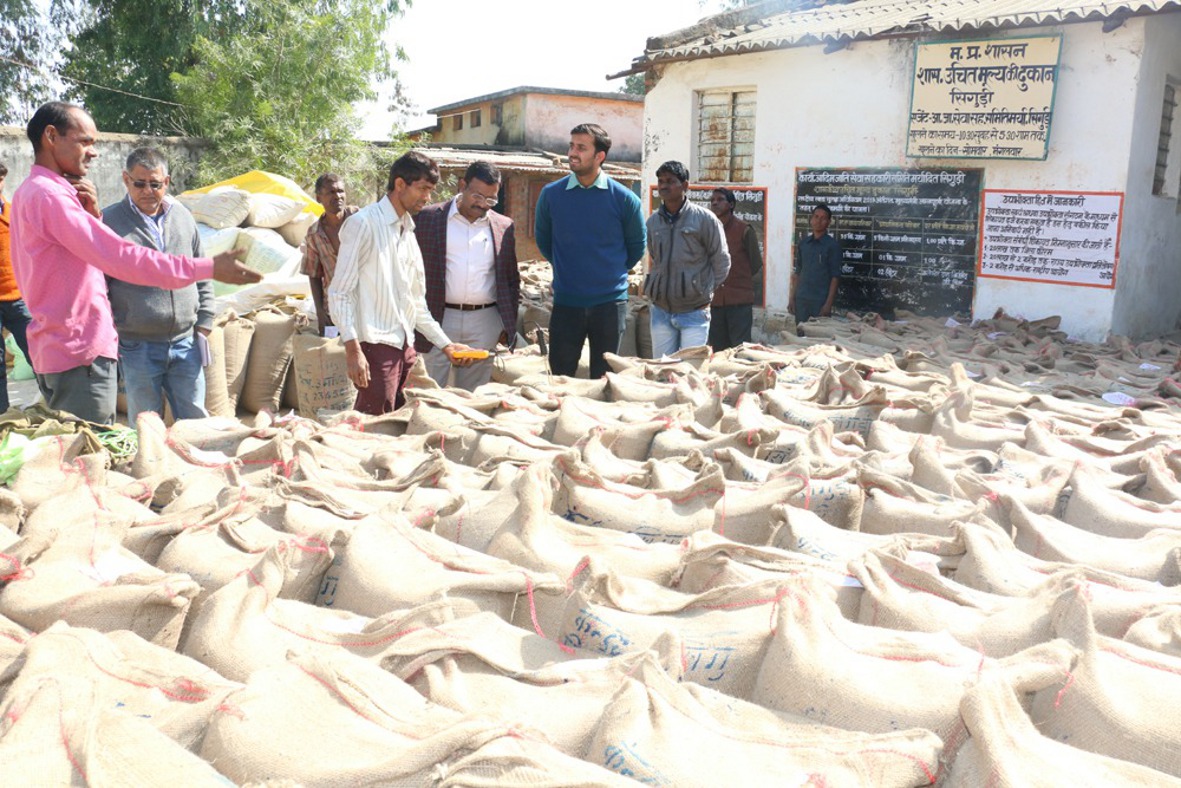Farmers are worried for money after selling paddy धान बेचने के बाद पैसे के लिए किसान परेशान