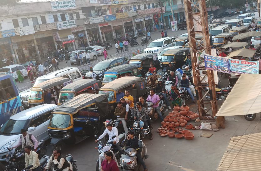 City traffic jam ट्रैफिक जाम बन गया शहर की पहचान, यातायात थाना में बल की कमी से नही हो पा रहा समाधान