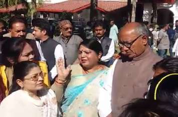 FIR against Ex CM Digvijay Singh, BJP MLA son given FIR पूर्व सीएम दिग्विजय सिंह आरएसएस व भगवा के खिलाफ बयान देकर फंसे, यूपी के इस जिले में केस दर्ज