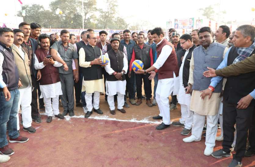 Waiting for farmers for many days on urad purchase centers बुंदेलखंड सहित प्रदेश का एक प्रतिष्ठित टूर्नामेंट