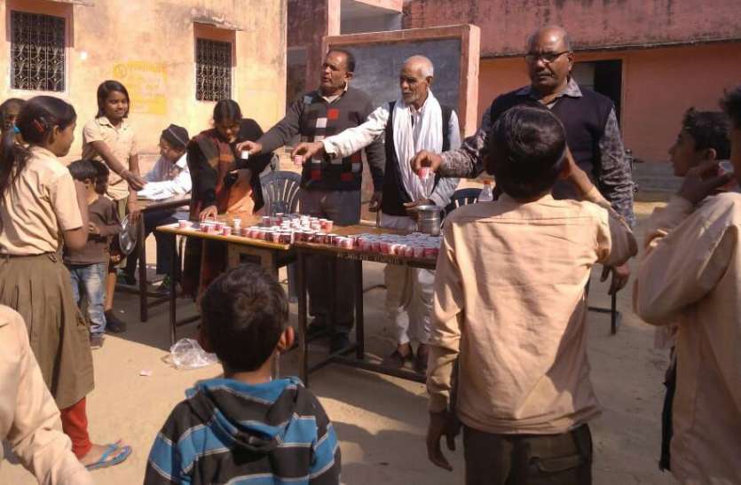 swine-flu-vaccine स्वाइन फ्लू रोधी काढ़ा पिलाया