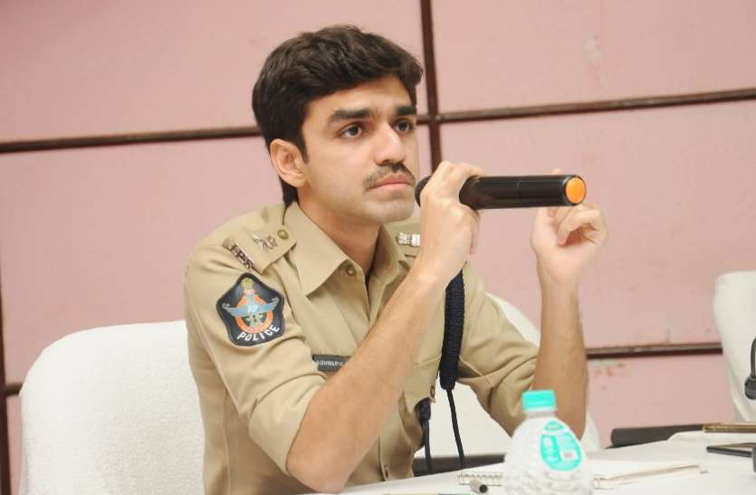 Driving vehicles under the automobile rules ऑटोचालक नियमों के तहत वाहन चलाएं