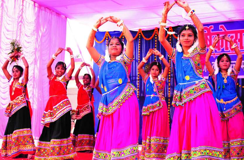 साडा कन्या में वार्षिकोत्सव : छात्राओं की प्रस्तुति ने जीता सबका दिल, वीडियो देखते ही आप भी दबा बैठेंगे लाइक का बटन साडा कन्या में वार्षिकोत्सव : छात्राओं की प्रस्तुति ने जीता सबका दिल, वीडियो देखते ही आप भी दबा बैठेंगे लाइक का बटन