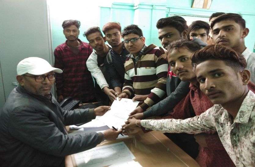 churu news यहां कई सालों से हो रही दुर्घटना, अब मांग रहे स्पीड ब्रेकर