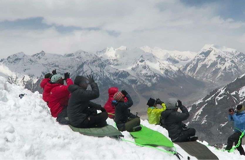 गोकुलपुरा गांव की लाडली बेटी मेजर अंकिता चौधरी ने भागीरथी पहाडिय़ों में 5797 मीटर (19022) फीट की ऊंचाई पर चढकऱ योगासन कर अपना नाम लिम्का बुक रिकॉडर््स में दर्ज किया है।