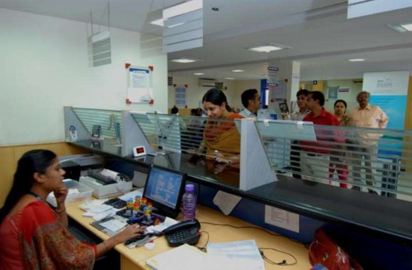 bank counter 20 हजार कैश से अधिक का किया लेनदेन तो मिलेगा सरकारी नोटिस, जारी हुआ नया फरमान