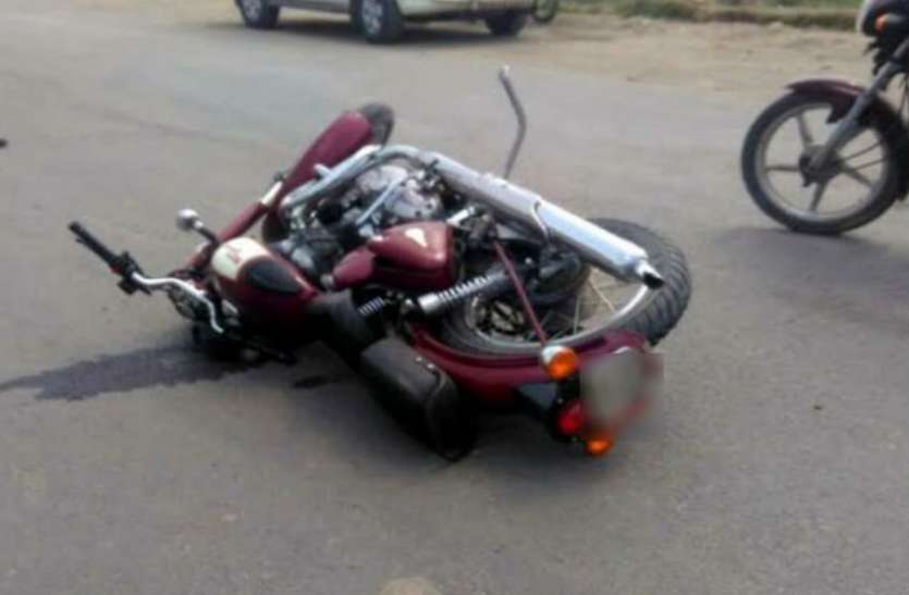 Bullet Bike Riders Death In Road Accident - बुलेट बाइक की सवारी पड़ी ...