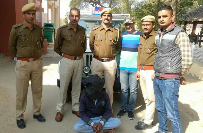 One arrested with illegal weapon अवैध हथियार के साथ एक गिरफ्तार