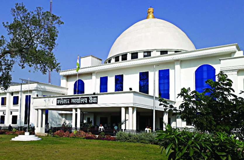 rewa MP में चुनाव कार्य में लापरवाही, फंसे 15 अधिकारी