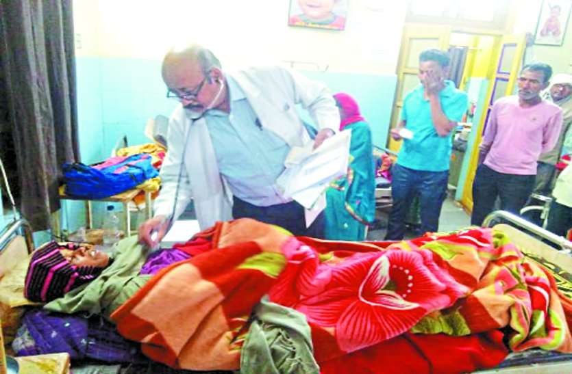 dog bite रास्ते से जा रही महिला पर अचानक 3 आवारा कुत्तों ने किया हमला, गंभीर रूप से घायल
