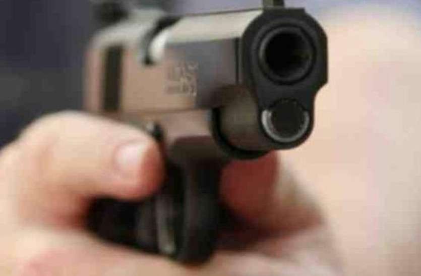 Firing बाइक देने से इंकार किया तो दोस्तों ने युवक पर की फायरिंग, इलाके में मचा हड़कम्प