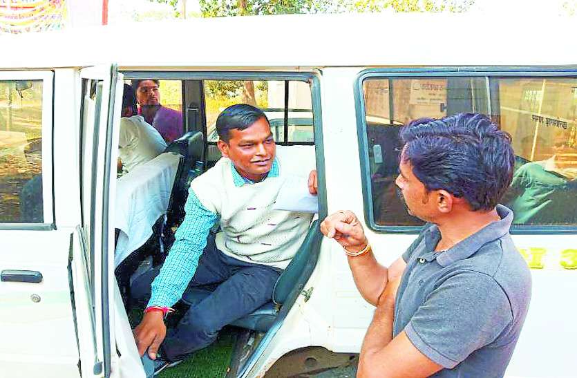 Chhattisgarh news फूड इंस्पेक्टर दिनदहाड़े किसानों से कर रहा था वसूली, मीडिया के पहुंचे ही भाग निकला अफसर
