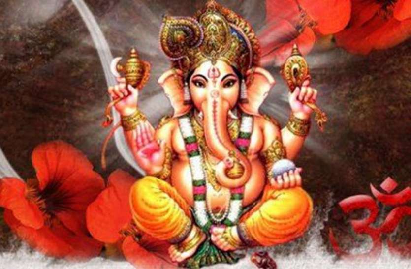 किस्मत बदल सकती है हल्दी की गांठ, इस दिन ऐसे करें इस्तेमाल किस्मत बदल सकती है हल्दी की गांठ, इस दिन ऐसे करें इस्तेमाल