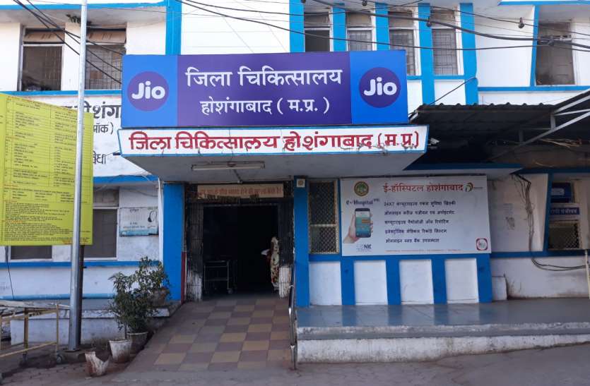 Read the news to know about the ruckus in the hospital after the child's death during treatment. इलाज के दौरान बच्चे की मौत के बाद किस अस्पताल में हुआ हंगामा जानने के लिए पढ़े ये खबर