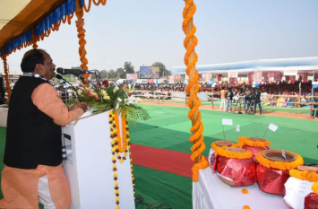 jharkhand CM's statement in chatra मुख्यमंत्री ने थपथपाई अपनी पीठ,बोले-14 वर्ष की तुलना 4 वर्ष के चतरा से करें