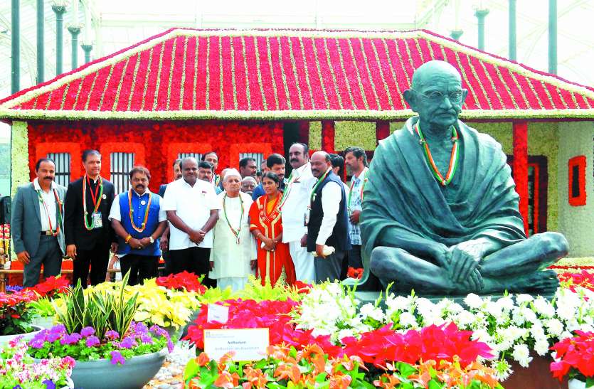 bangalore news बापू को नमन करता नजर आ रहा हर फूल