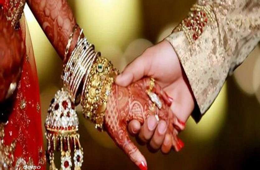 meerut मंडप में बैठे थे दुल्हा-दुल्हन, फिर शादी में पहुंचे युवक ने कहा कुछ एेसा कि मच गया हंगामा, पुलिस की मौजूदगी में हुए फेरे