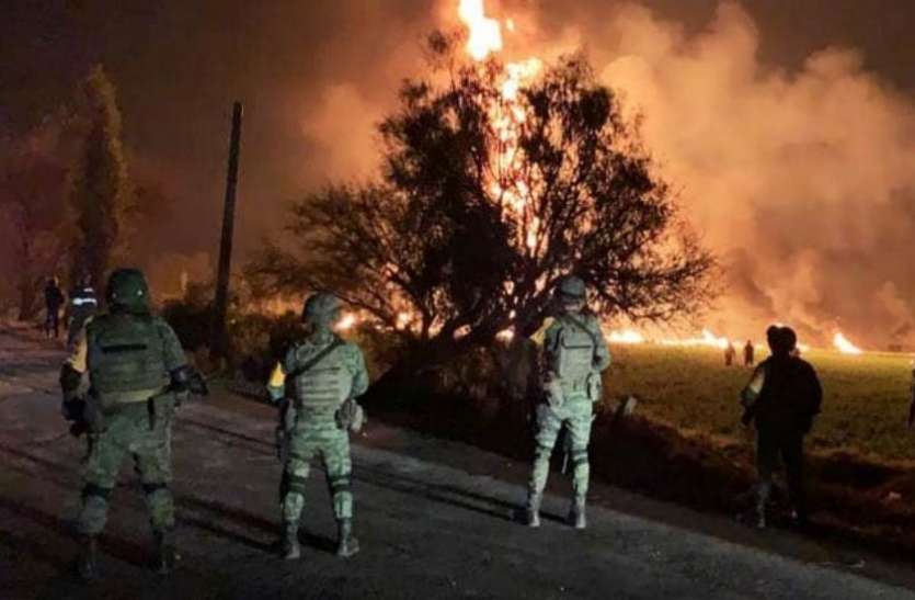 mexico मेक्सिको: पाइपलाइन से ईंधन का हो रहा था रिसाव, चुराने की कोशिश में 20 लोगों की मौत