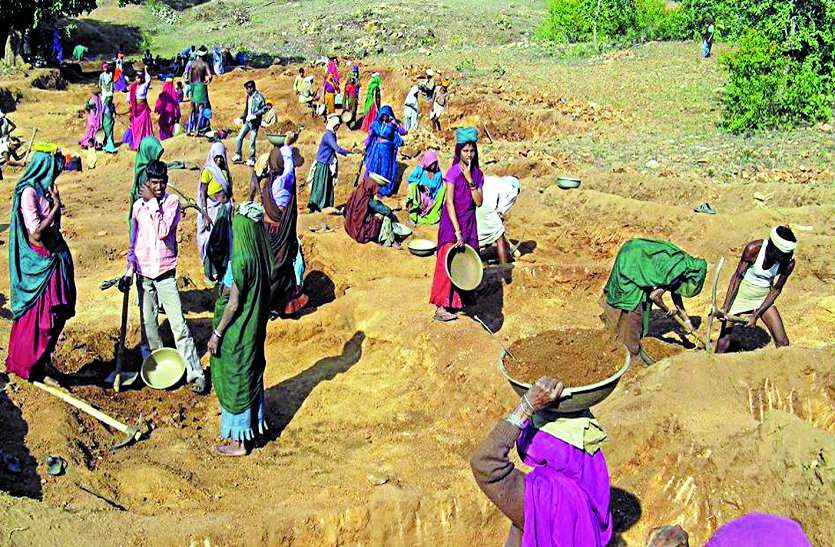 chhindwara मनरेगा में बजट संकट: नहीं मिल रही मजदूरी