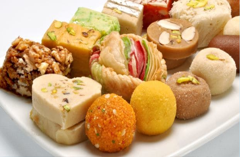 adulterated-dessert इस तरह से पहचानें कहीं मिठाई में मिलावट तो नहीं
