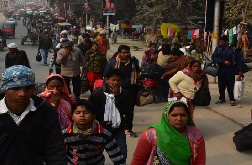 kumbh mela कुंभ में पौष पूर्णिमा से पहले श्रदालुओं की भारी भीड़, चारों दिशाओं से प्रयाग पहुंच रहे लोग