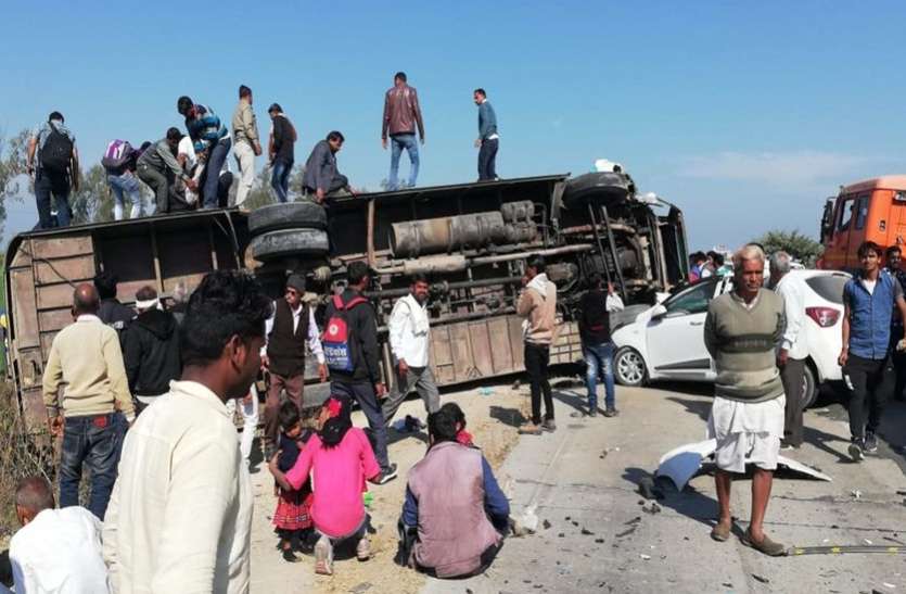 kota news यात्रियों से भरी बस पलटी, इधर मची चीख पुकार.. उधर मदद को दौड़े ग्रामीणों ने