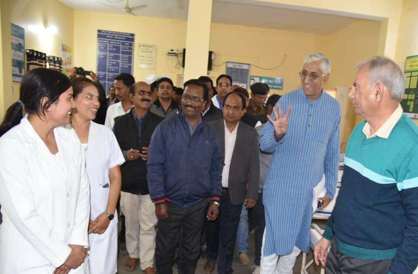 TS Singhdeo स्वास्थ्य मंत्री टीएस पहुंचे अस्पताल, कर्मचारियों की इस शिकायत पर सीएमएचओ को दिए ये निर्देश