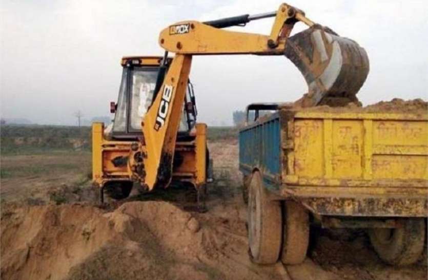 mining अवैध खनन पर अधिकारियों ने कसा शिकंजा, 10 ट्रैक्टर-ट्रॉली और एक जेसीबी सीज, देखें वीडियो