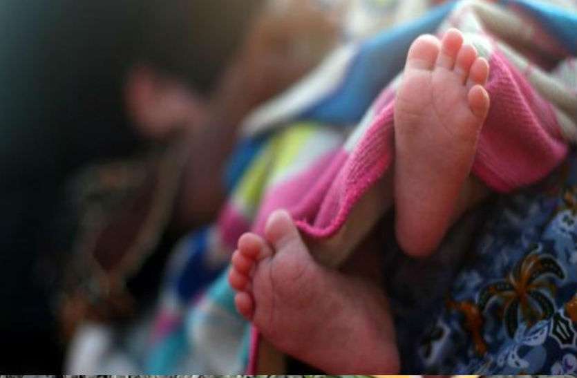 baby सर्द रात में नवजात बच्ची को कूड़े के ढेर पर फेंक दिया, सुबह बिलखती हुई मिली बच्ची फिर...
