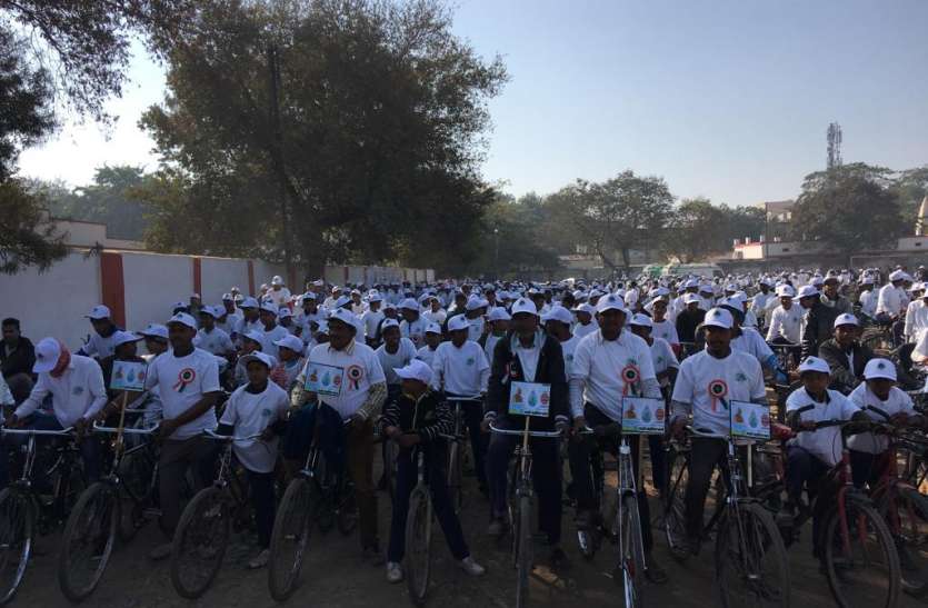 Awareness campaign of Indian Oil Corporation Limited सायकल चलाओ, तेल बचाओ का दिया संदेश