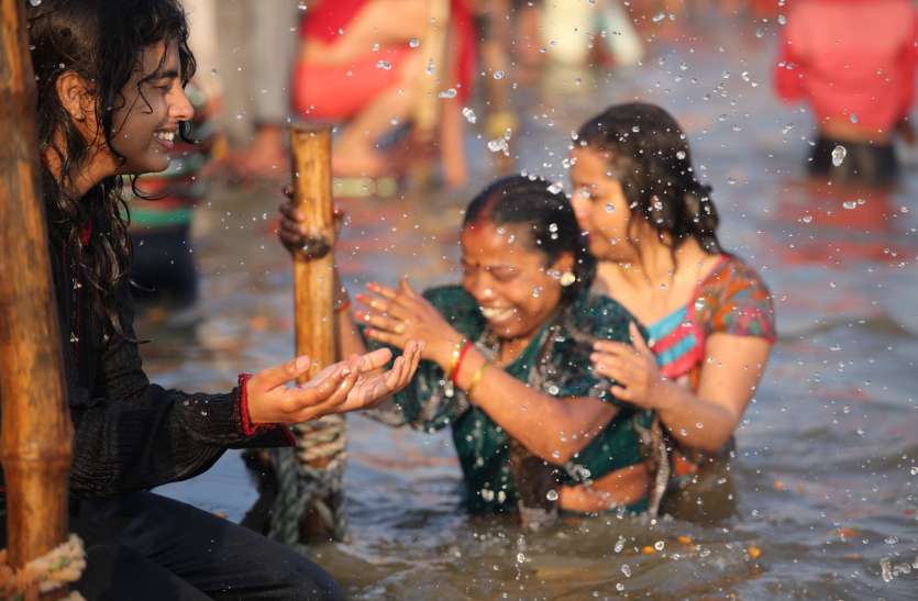 Kumbh 2019 कुंभ में स्नान का लाभ उठाने के लिए प्रयागराज जाने की नहीं है जरूरत, घर बैठे ऐसा कर कमा सकते हैं पुण्य