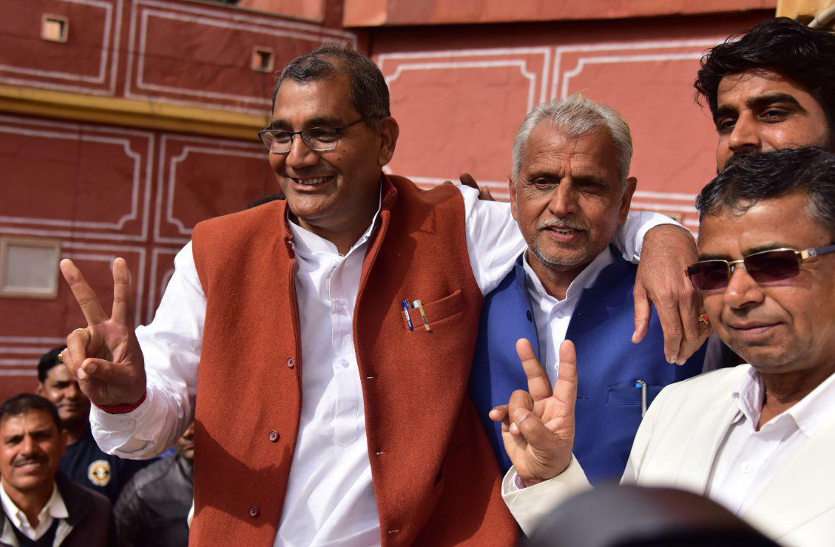 vishun lata विष्णु लाटा बने जयपुर के नए महापौर, एक वोट से मिली जीत, भाजपा पर भारी पड़ा आखिरी मत