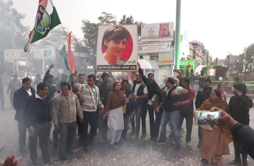 congress udaipur प्रियंका गांधी को जिम्मेदारी देने पर लेकसिटी में जश्न