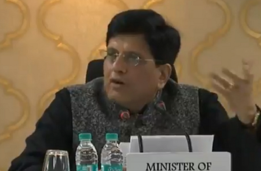piyush goyal रेल मंत्री पीयूष गोयल का बड़ा ऐलान, रेलवे में मिलेंगी 4 लाख लोगों को नौकरियां
