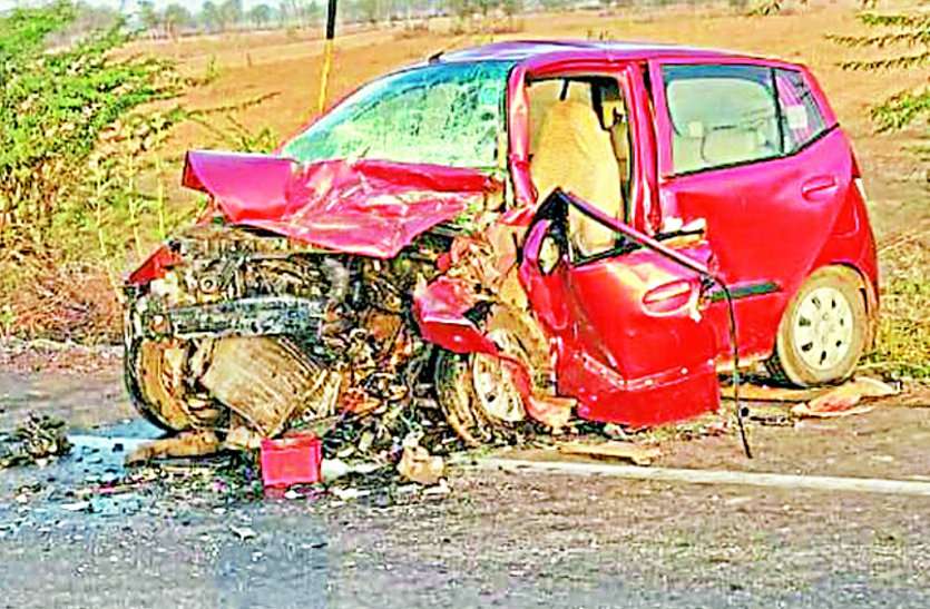Nani-Dohiti's death, four injured in road accident दुखद : सड़क हादसे में नानी-दोहिती की मौत, चार घायल